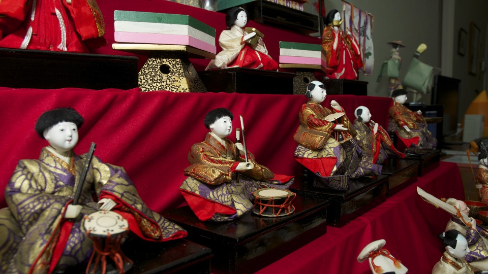 Japanese dolls span continents, centuries