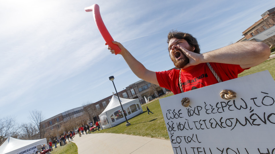 24 hours of 'Iliad' draws hundreds of Huskers