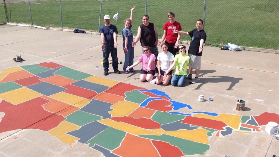 Geography students paint U.S. map at local school