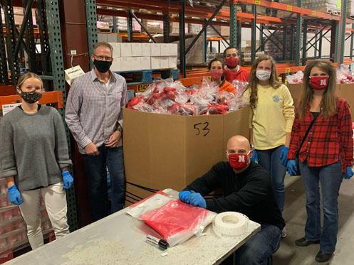 CAS staff, students, and faculty volunteering at the Food Bank in 2020