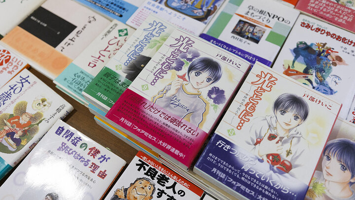 Books are laid on a table in the Kawasaki Reading Room.